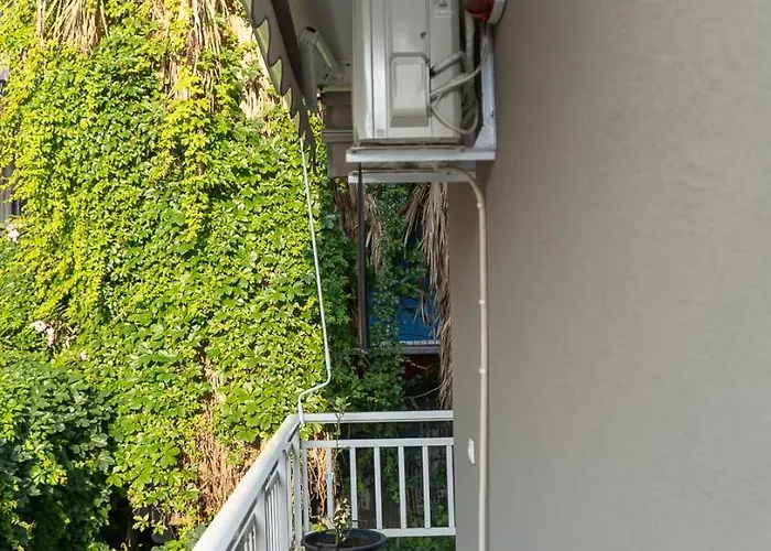 Cozy Garden View In * Paralía
